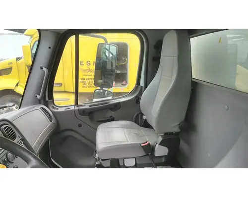 FREIGHTLINER M2 106 CAB