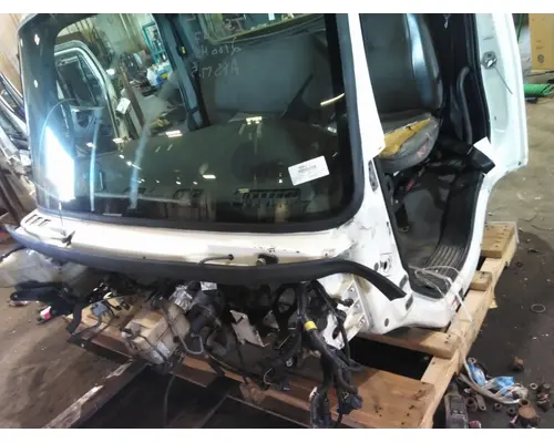 FREIGHTLINER M2 106 CAB