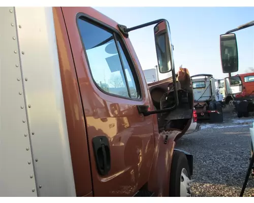 FREIGHTLINER M2 106 CAB