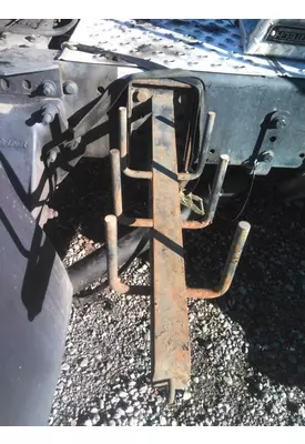 FREIGHTLINER M2 106 CHAIN HANGER