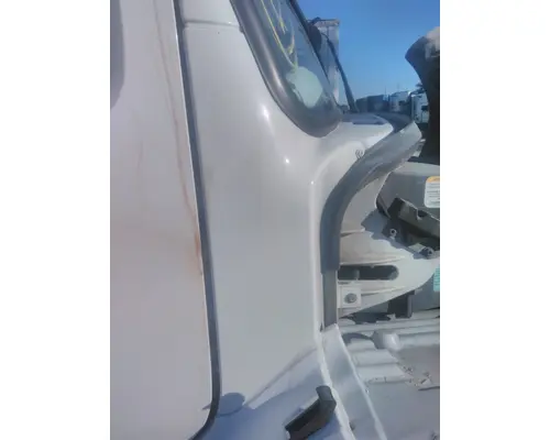 FREIGHTLINER M2 106 COWL
