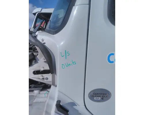 FREIGHTLINER M2 106 COWL