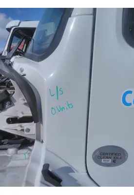 FREIGHTLINER M2 106 COWL