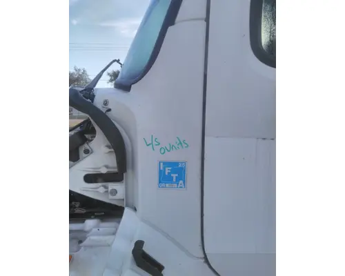 FREIGHTLINER M2 106 COWL