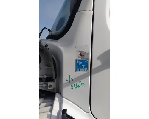 FREIGHTLINER M2 106 COWL