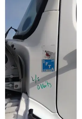 FREIGHTLINER M2 106 COWL