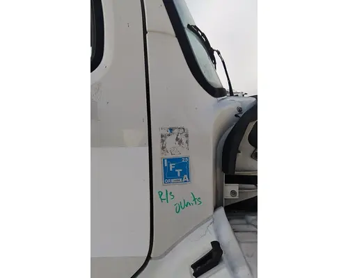 FREIGHTLINER M2 106 COWL