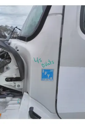 FREIGHTLINER M2 106 COWL