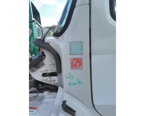 FREIGHTLINER M2 106 COWL