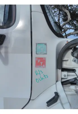 FREIGHTLINER M2 106 COWL