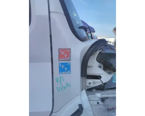 FREIGHTLINER M2 106 COWL