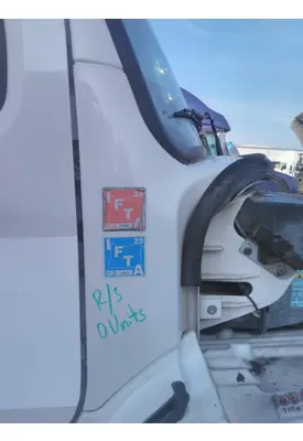 FREIGHTLINER M2 106 COWL