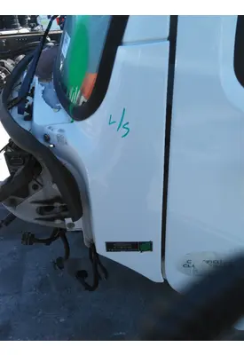 FREIGHTLINER M2 106 COWL