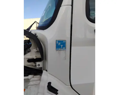 FREIGHTLINER M2 106 COWL