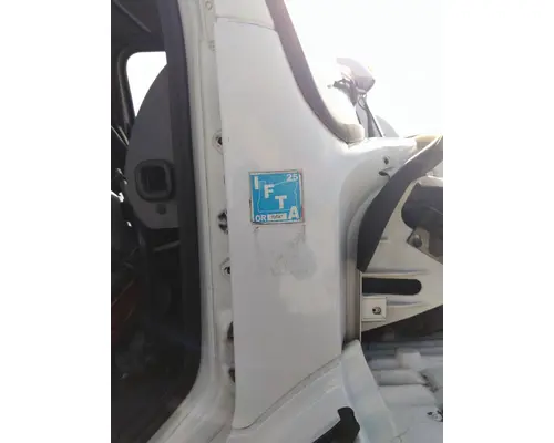 FREIGHTLINER M2 106 COWL