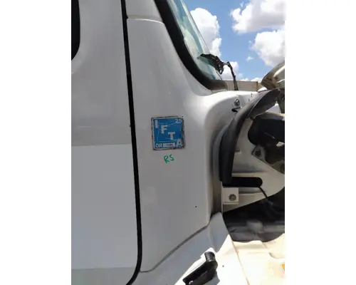 FREIGHTLINER M2 106 COWL