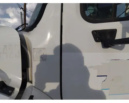 FREIGHTLINER M2 106 COWL