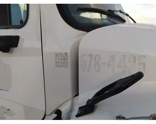 FREIGHTLINER M2 106 COWL