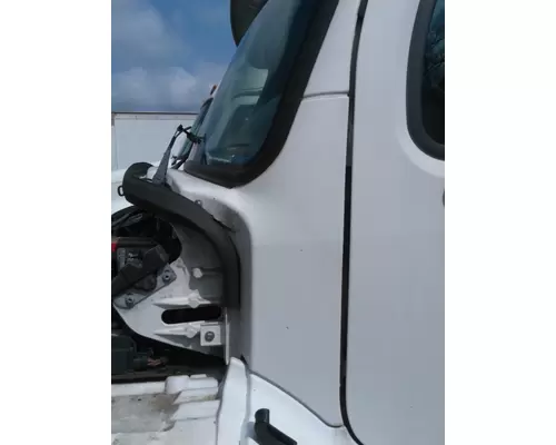 FREIGHTLINER M2 106 COWL