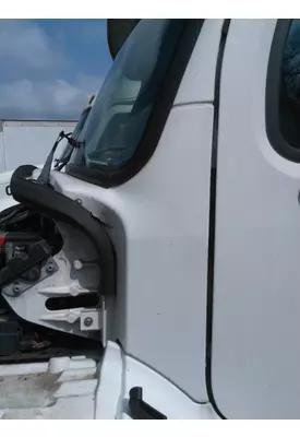 FREIGHTLINER M2 106 COWL