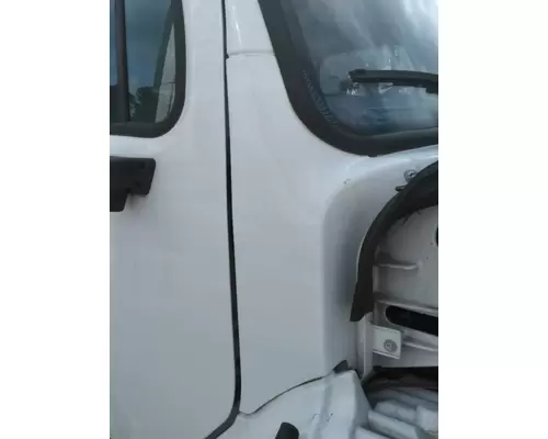 FREIGHTLINER M2 106 COWL