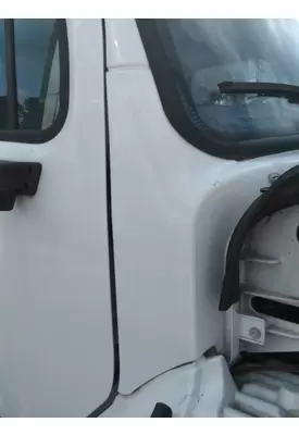 FREIGHTLINER M2 106 COWL