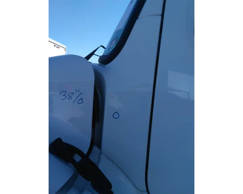 FREIGHTLINER M2 106 COWL