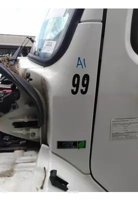 FREIGHTLINER M2 106 COWL