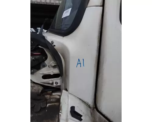 FREIGHTLINER M2 106 COWL