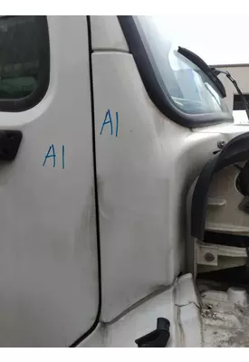 FREIGHTLINER M2 106 COWL