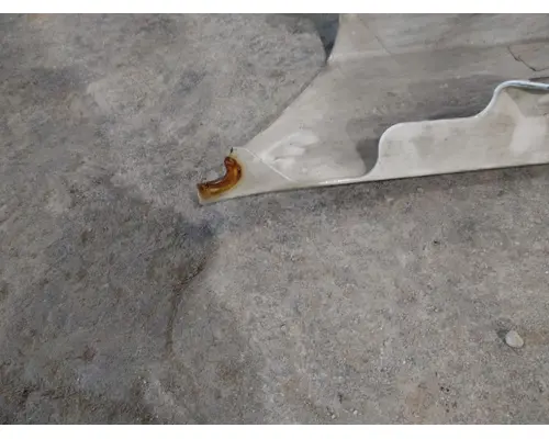 FREIGHTLINER M2 106 COWL