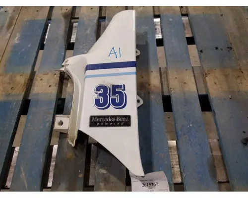 FREIGHTLINER M2 106 COWL