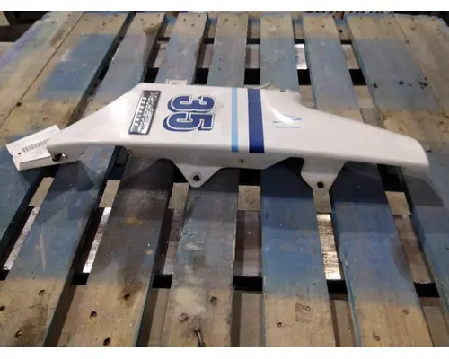 FREIGHTLINER M2 106 COWL