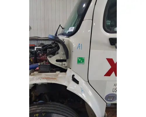 FREIGHTLINER M2 106 COWL