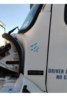 FREIGHTLINER M2 106 COWL