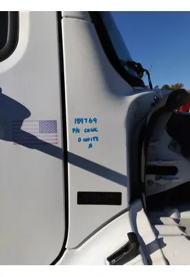 FREIGHTLINER M2 106 COWL