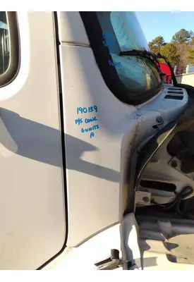 FREIGHTLINER M2 106 COWL