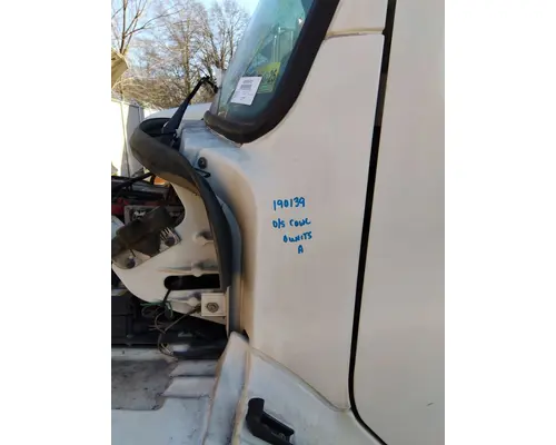 FREIGHTLINER M2 106 COWL
