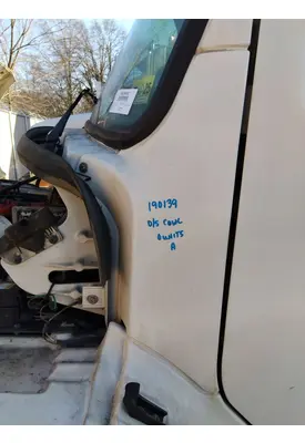 FREIGHTLINER M2 106 COWL