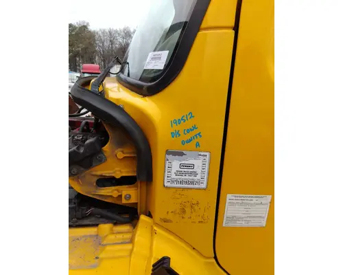 FREIGHTLINER M2 106 COWL