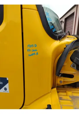 FREIGHTLINER M2 106 COWL