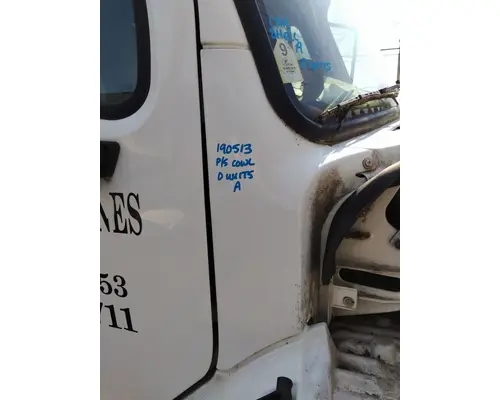 FREIGHTLINER M2 106 COWL