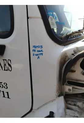 FREIGHTLINER M2 106 COWL