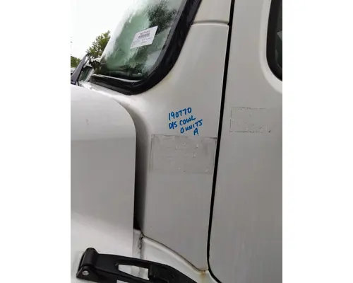 FREIGHTLINER M2 106 COWL