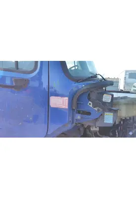 FREIGHTLINER M2 106 COWL