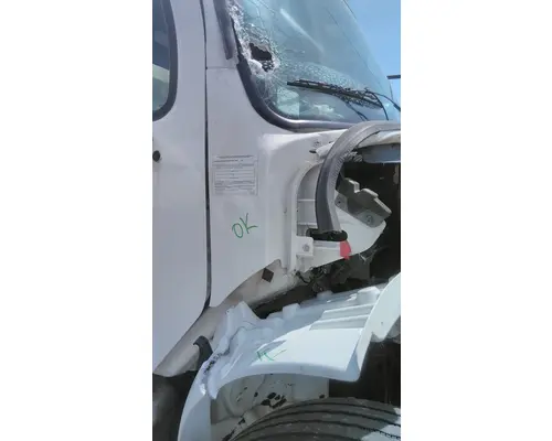 FREIGHTLINER M2 106 COWL