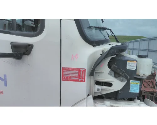 FREIGHTLINER M2 106 COWL