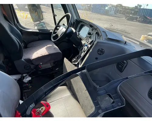 FREIGHTLINER M2 106 Cab Assembly