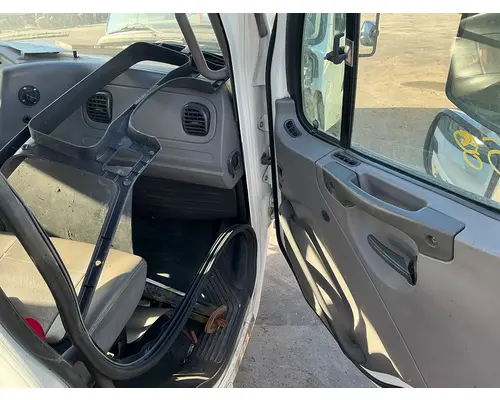 FREIGHTLINER M2 106 Cab Assembly