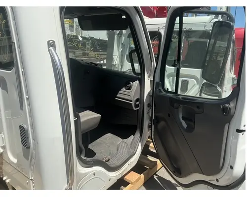 FREIGHTLINER M2 106 Cab Assembly